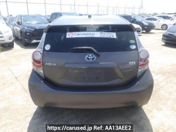Used 2012 AT toyota aqua NHP10 Image[5]