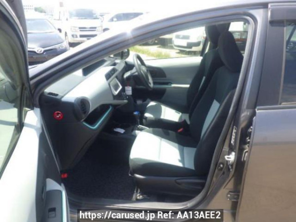 Used 2012 AT toyota aqua NHP10 Image[12]