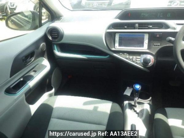 Used 2012 AT toyota aqua NHP10 Image[16]