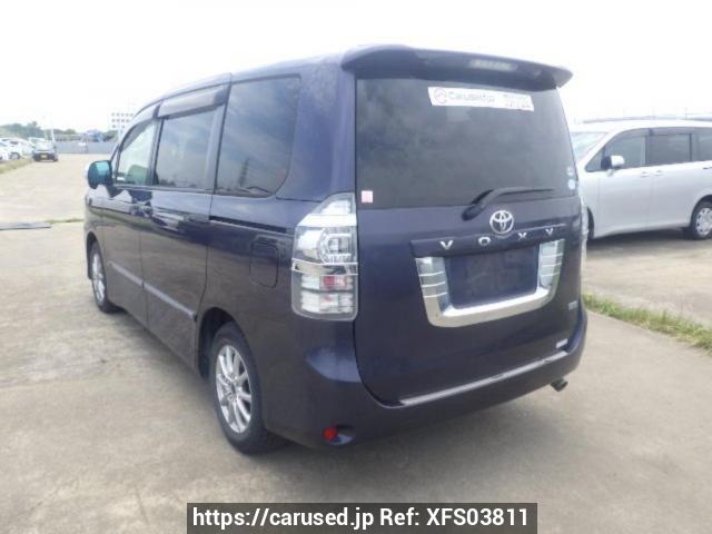 RiiiR　フォクシー Buy Used 2010 Toyota Voxy ZRR70G (XFS03811) - Carused.jp