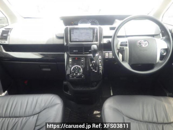 Used 2010 AT toyota voxy ZRR70G Image[16]
