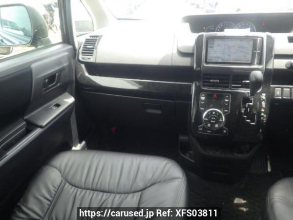 Used 2010 AT toyota voxy ZRR70G Image[17]