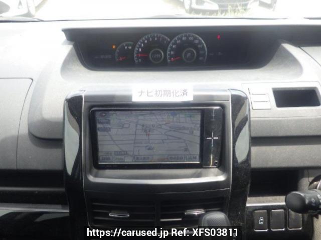 Buy Used 2010 Toyota Voxy ZRR70G (XFS03811) - Carused.jp