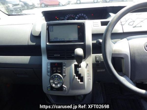 Used 2008 AT toyota voxy ZRR70G Image[32]
