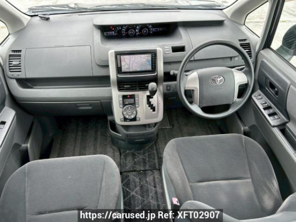 Used 2008 AT toyota voxy ZRR70G Image[15]