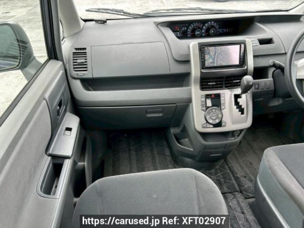 Used 2008 AT toyota voxy ZRR70G Image[16]