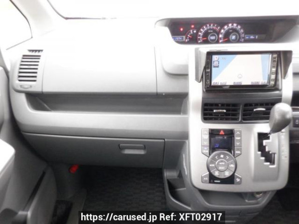 Used 2008 AT toyota voxy ZRR70W Image[18]