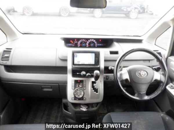Used 2008 AT toyota voxy ZRR70W Image[17]