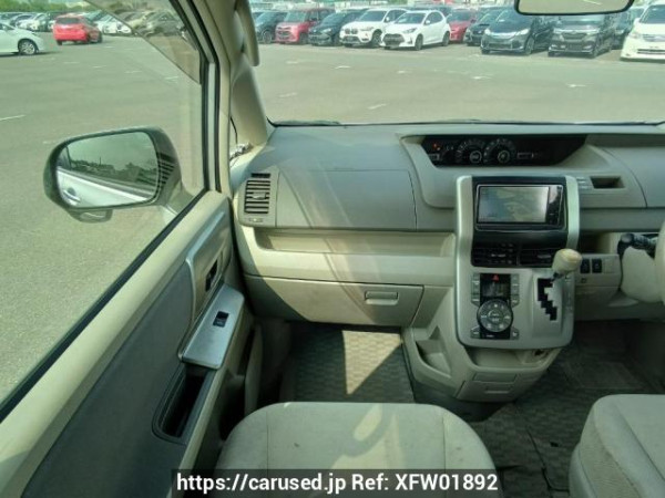 Used 2009 AT toyota noah ZRR70W Image[18]