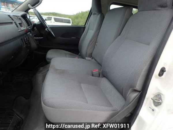 Used 2005 MT toyota regiusace-van KDH205V Image[12]