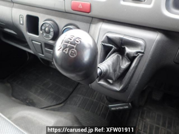 Used 2005 MT toyota regiusace-van KDH205V Image[18]