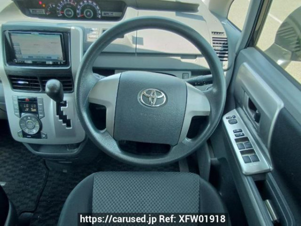 Used 2007 AT toyota noah ZRR70W Image[19]