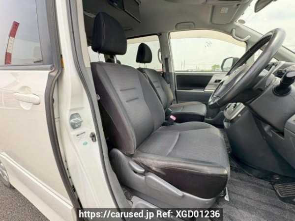 Used 2008 AT toyota voxy ZRR70W Image[13]