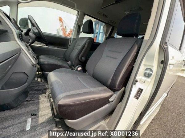 Used 2008 AT toyota voxy ZRR70W Image[14]