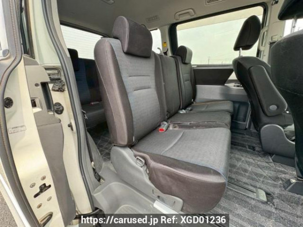 Used 2008 AT toyota voxy ZRR70W Image[15]