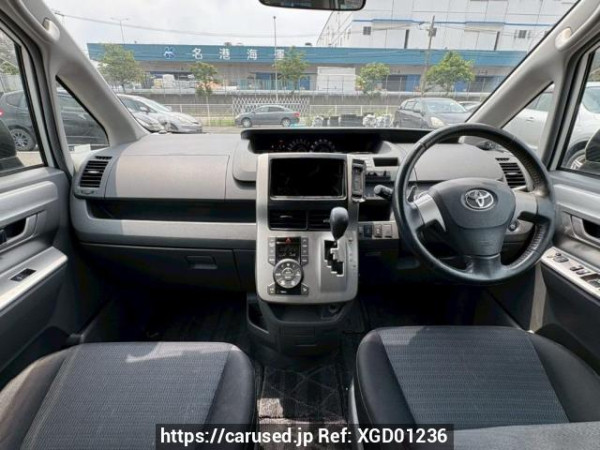 Used 2008 AT toyota voxy ZRR70W Image[19]