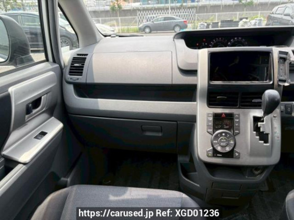 Used 2008 AT toyota voxy ZRR70W Image[20]