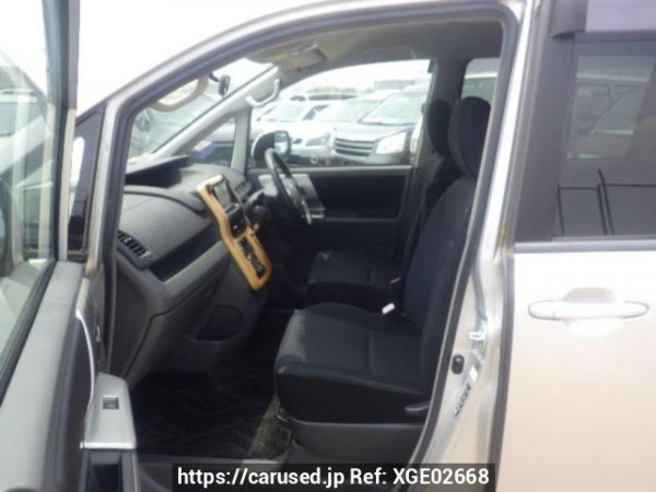 Used 2007 AT toyota voxy ZRR70W Image[12]