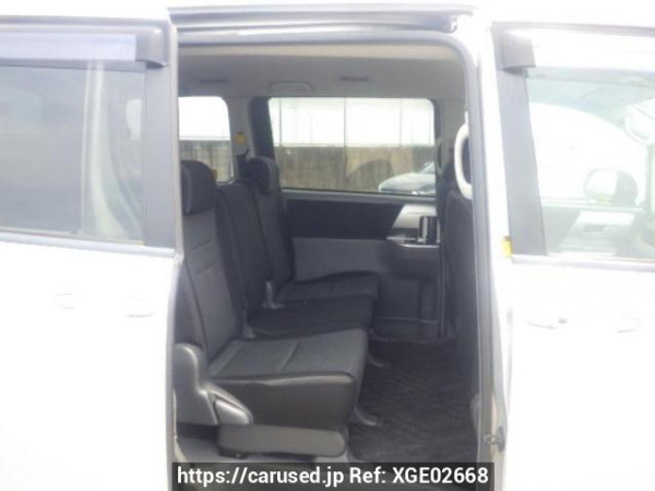 Used 2007 AT toyota voxy ZRR70W Image[13]