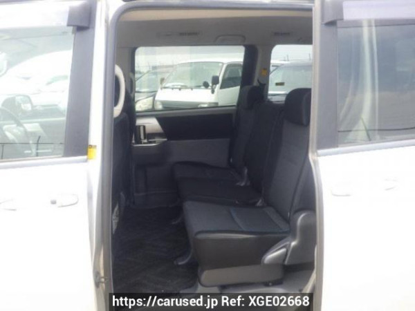 Used 2007 AT toyota voxy ZRR70W Image[14]