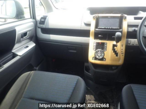Used 2007 AT toyota voxy ZRR70W Image[17]
