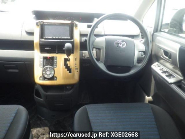 Used 2007 AT toyota voxy ZRR70W Image[18]
