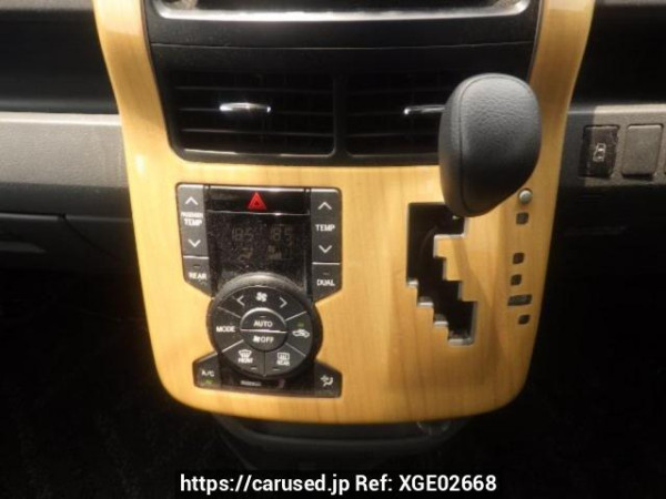 Used 2007 AT toyota voxy ZRR70W Image[22]