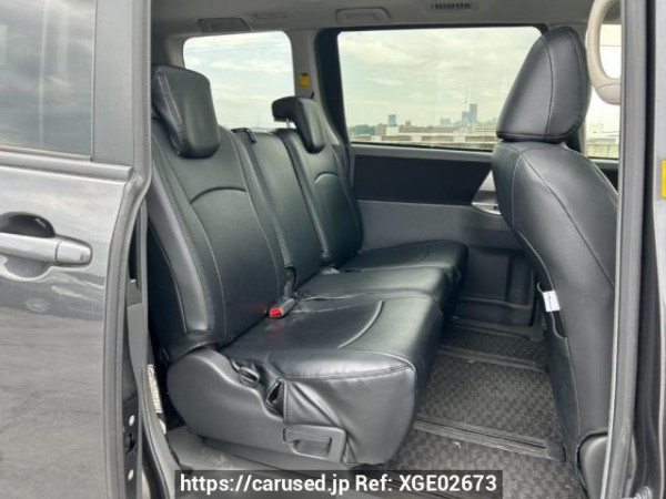 Used 2007 AT toyota noah ZRR70W Image[13]