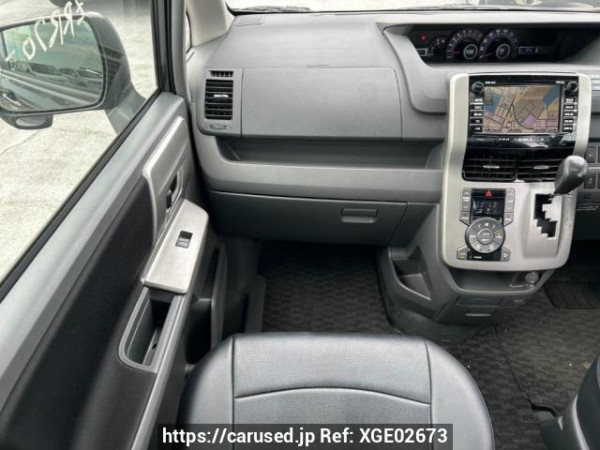 Used 2007 AT toyota noah ZRR70W Image[19]