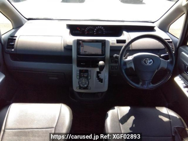 Used 2010 AT toyota voxy ZRR70W Image[17]