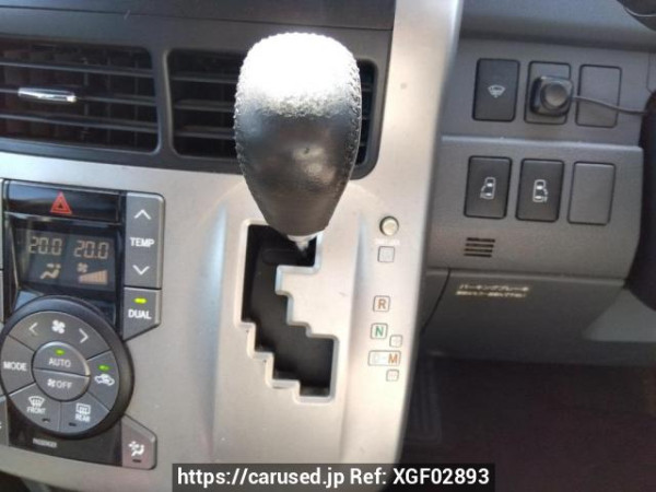 Used 2010 AT toyota voxy ZRR70W Image[24]