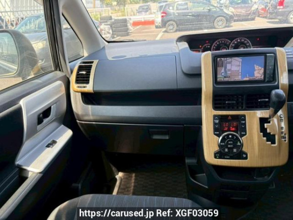 Used 2010 AT toyota voxy ZRR70W Image[20]