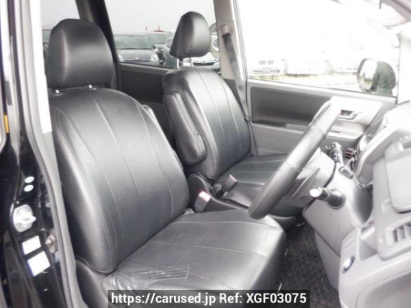 Used 2010 AT toyota voxy ZRR70W Image[11]