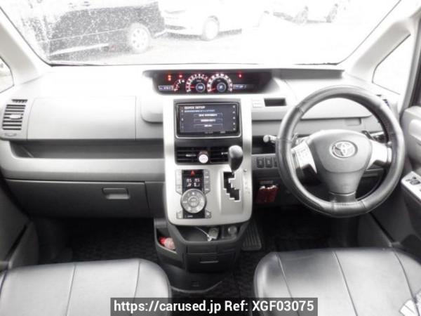 Used 2010 AT toyota voxy ZRR70W Image[16]