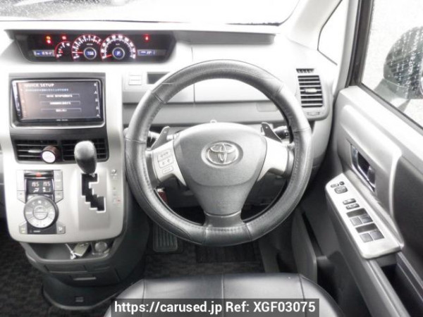 Used 2010 AT toyota voxy ZRR70W Image[18]