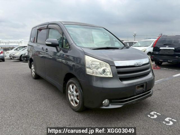 Used 2007 AT toyota noah ZRR75G Image[0]