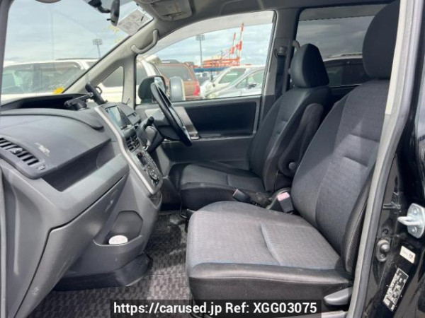 Used 2007 AT toyota voxy ZRR70W Image[13]