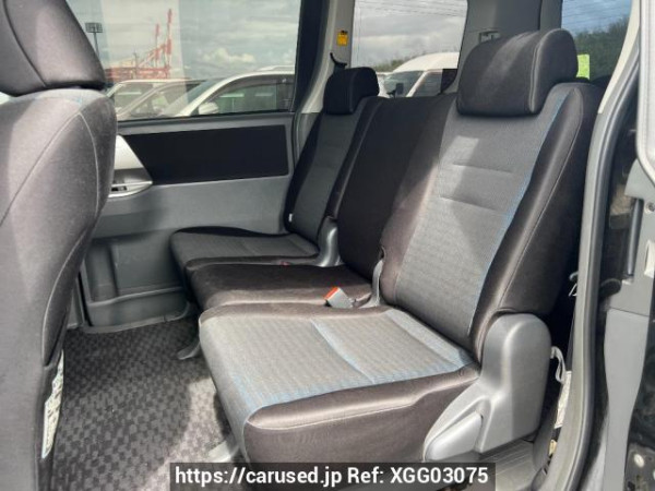 Used 2007 AT toyota voxy ZRR70W Image[14]