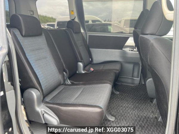 Used 2007 AT toyota voxy ZRR70W Image[15]