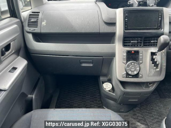 Used 2007 AT toyota voxy ZRR70W Image[17]