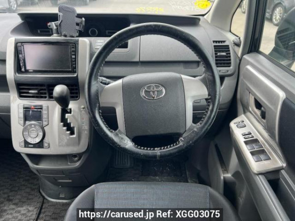 Used 2007 AT toyota voxy ZRR70W Image[19]