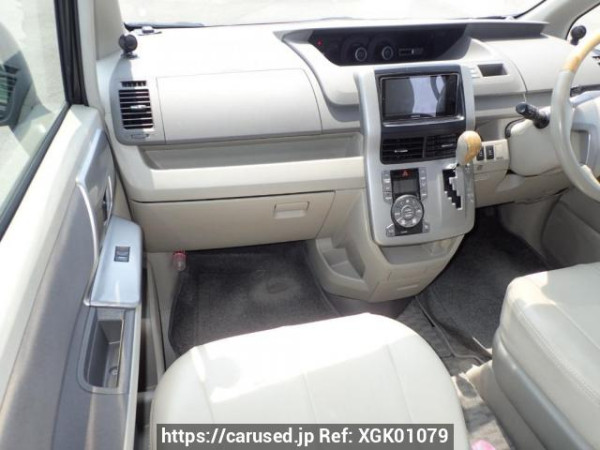 Used 2009 AT toyota noah ZRR70W Image[16]