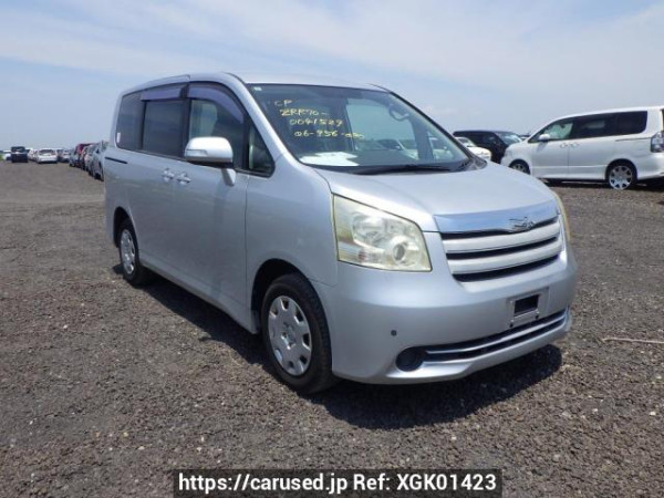 Used 2007 AT toyota noah ZRR70G Image[0]