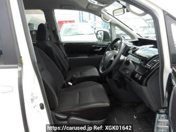 Used 2009 AT toyota voxy ZRR70W Image[9]