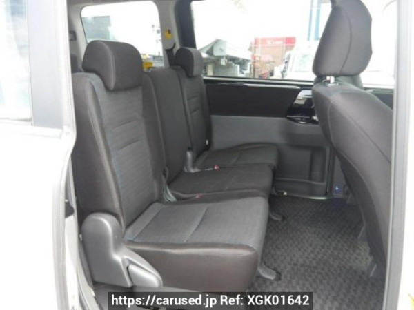 Used 2009 AT toyota voxy ZRR70W Image[11]