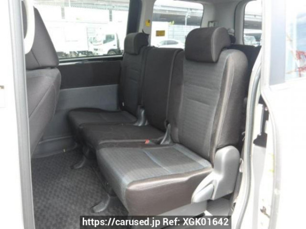 Used 2009 AT toyota voxy ZRR70W Image[13]