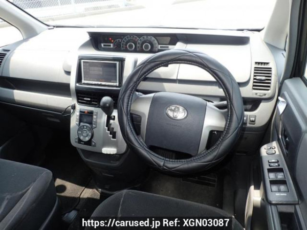 Used 2009 AT toyota voxy ZRR70G Image[15]