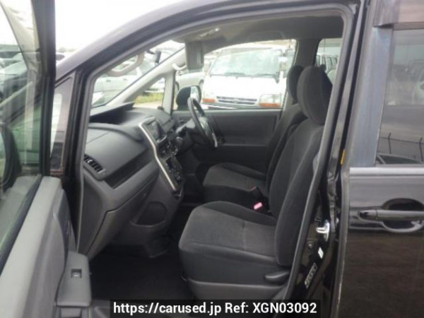 Used 2008 AT toyota voxy ZRR70G Image[13]