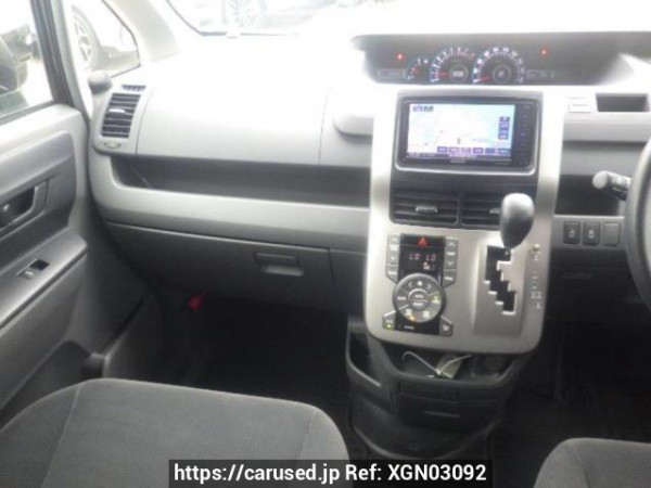 Used 2008 AT toyota voxy ZRR70G Image[18]