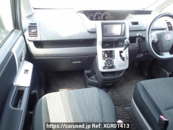 Used 2010 AT toyota voxy ZRR70W Image[14]